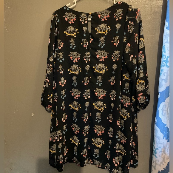 NEW TOWER FLORAL DRESS WITH SHEER SLEEVES - Picture 6 of 7